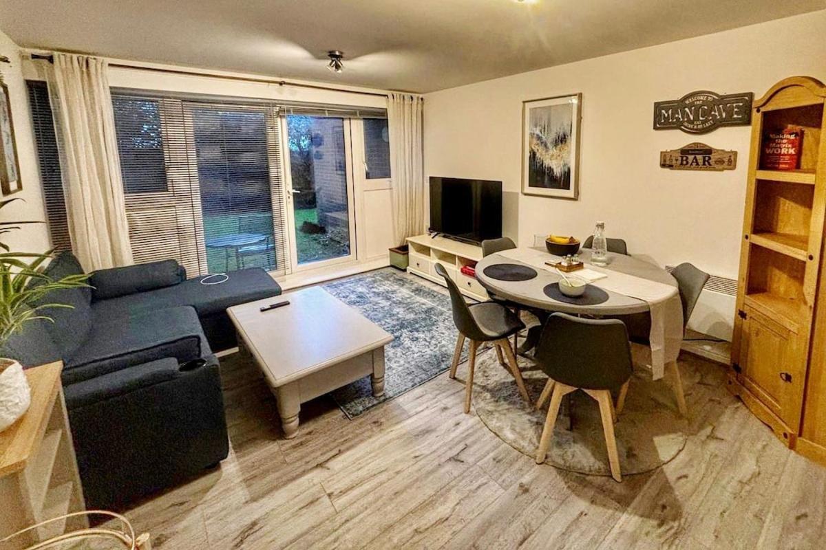 2 Bed , Ensuite Flat Close To Heathrow, Windsor , Langley Apartment