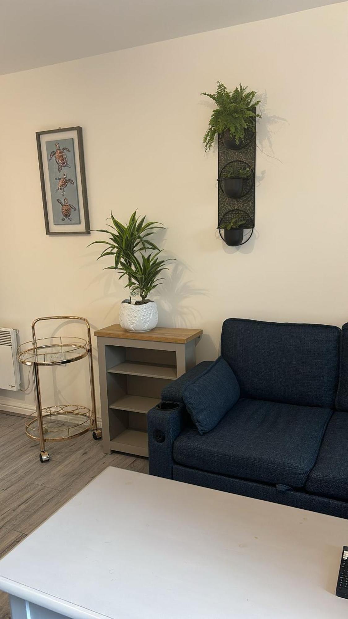 2 Bed , Ensuite Flat Close To Heathrow, Windsor , Langley * Langley Marish