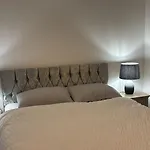 2 Bed Room , Ensuite Flat Close To Heathrow, Windsor , Langley