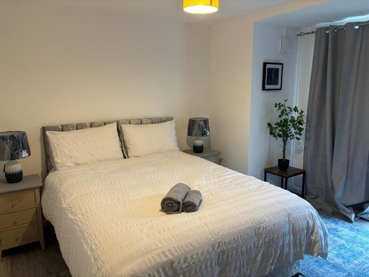 Apartment 2 Bed , Ensuite Flat Close To Heathrow, Windsor , Langley Langley Marish