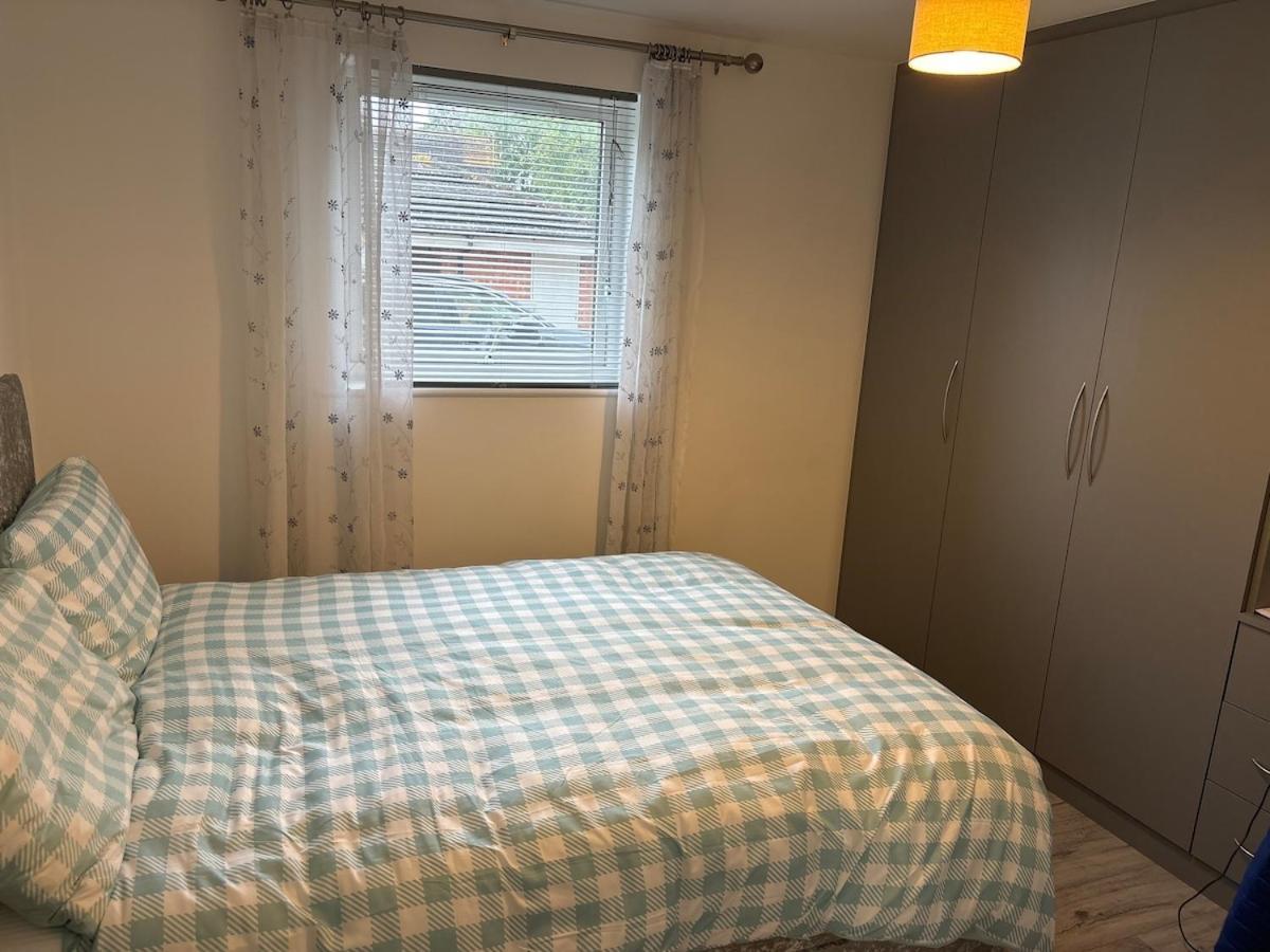 Apartment 2 Bed , Ensuite Flat Close To Heathrow, Windsor , Langley Langley Marish