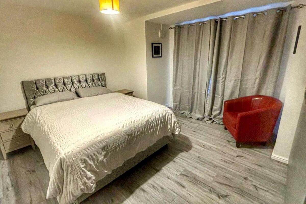 2 Bed , Ensuite Flat Close To Heathrow, Windsor , Langley * Langley Marish