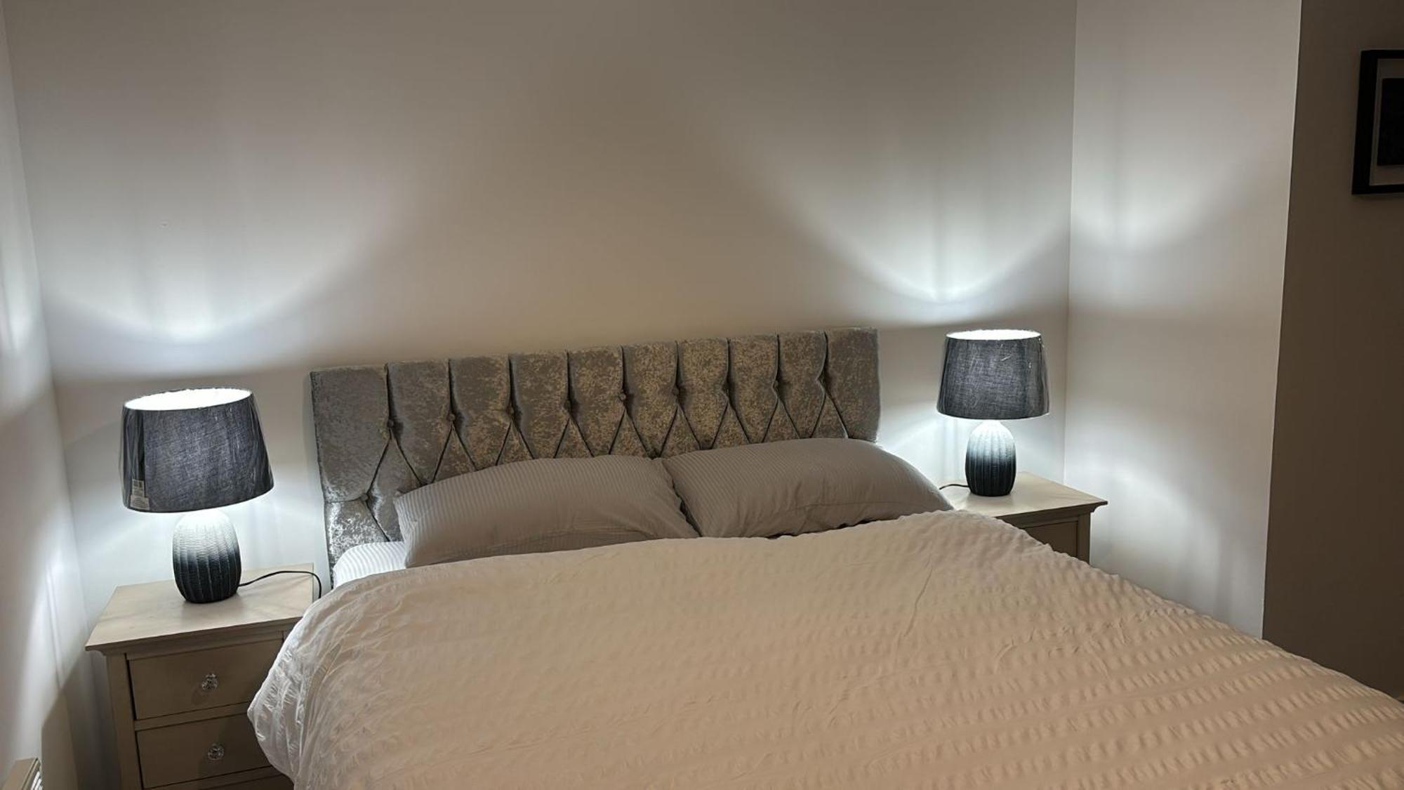 2 Bed , Ensuite Flat Close To Heathrow, Windsor , Langley *