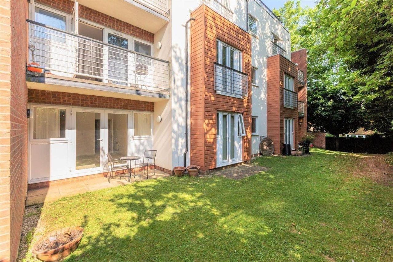 Apartment 2 Bed , Ensuite Flat Close To Heathrow, Windsor , Langley Langley Marish