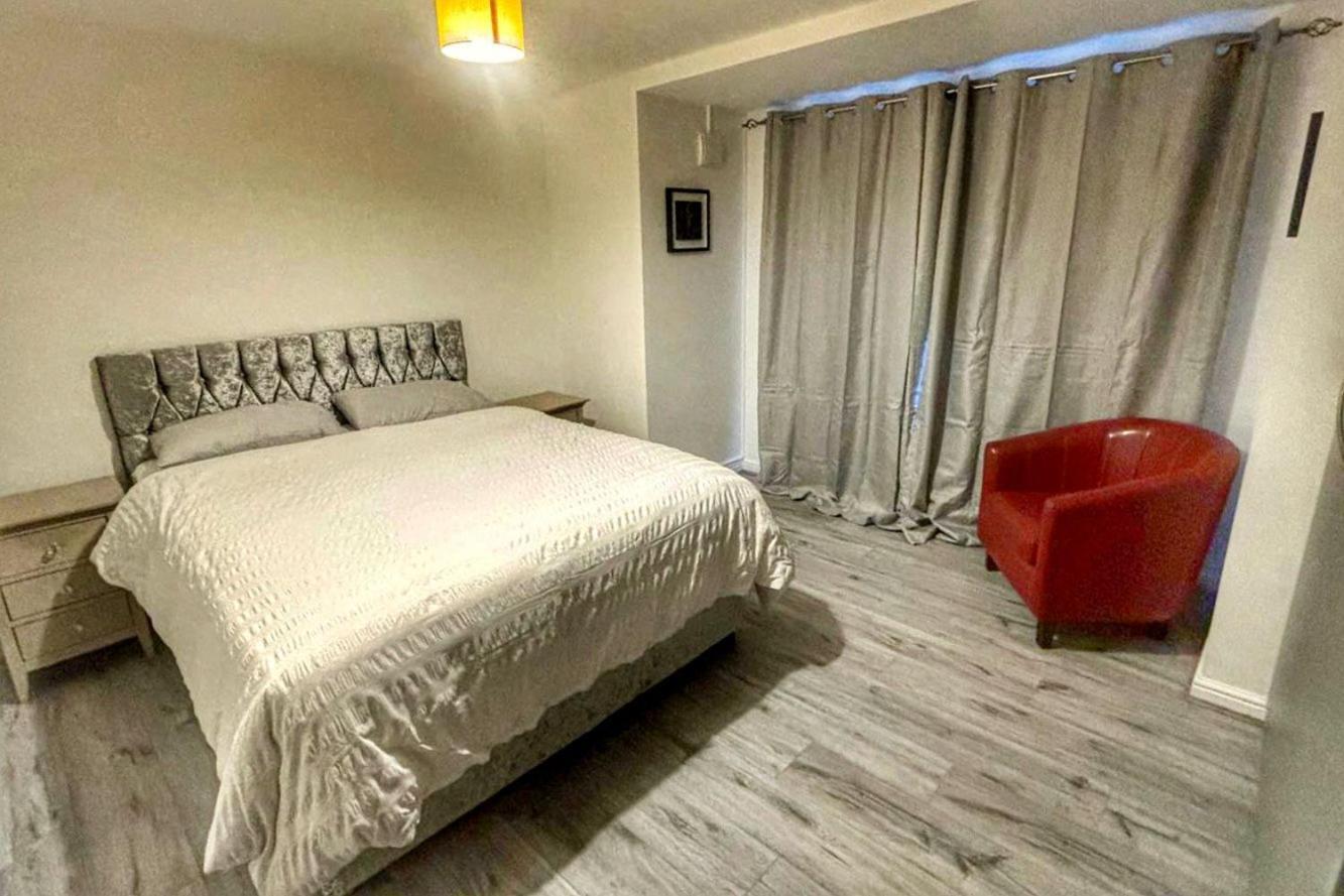 2 Bed , Ensuite Flat Close To Heathrow, Windsor , Langley