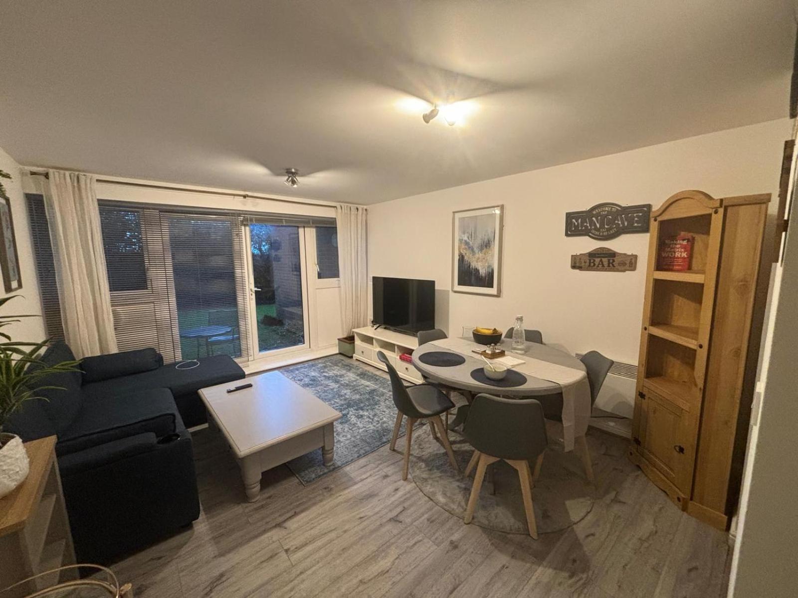 2 Bed , Ensuite Flat Close To Heathrow, Windsor , Langley Apartment *
