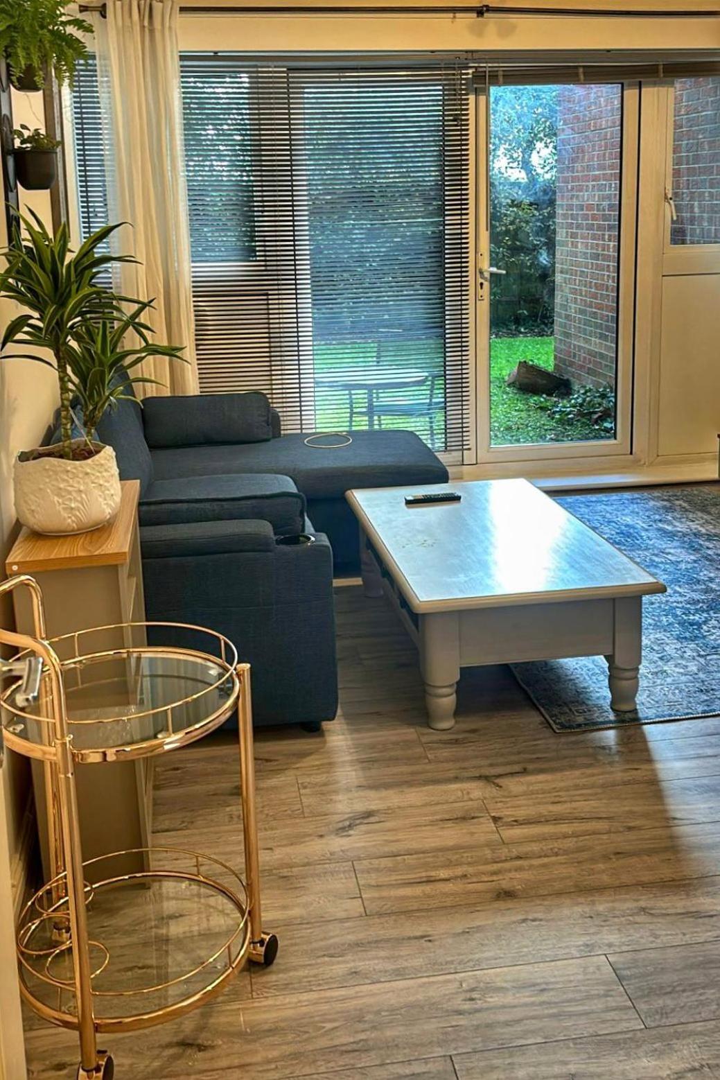 2 Bed , Ensuite Flat Close To Heathrow, Windsor , Langley